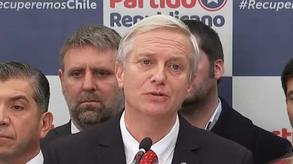 El candidato presidencial respondió a los cuestionamientos que le hizo Evelyn Matthei.