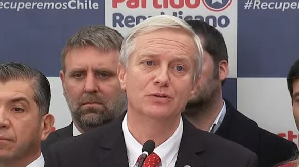 El candidato presidencial respondió a los cuestionamientos que le hizo Evelyn Matthei.