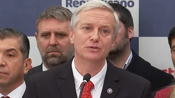 El candidato presidencial respondió a los cuestionamientos que le hizo Evelyn Matthei.