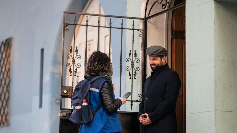 Presidente Boric fue censado este lunes en el barrio Yungay: censista aseguró que “fue el censo más importante que voy a hacer”