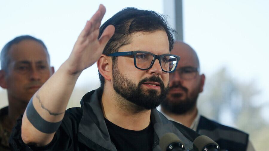 Gabriel Boric, Aton Chile