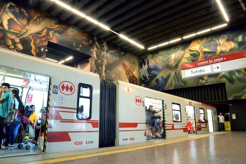 ¿A qué hora abre el Metro este domingo 28 de abril? Línea 1 tendrá horario especial para quienes corren el Maratón de Santiago
