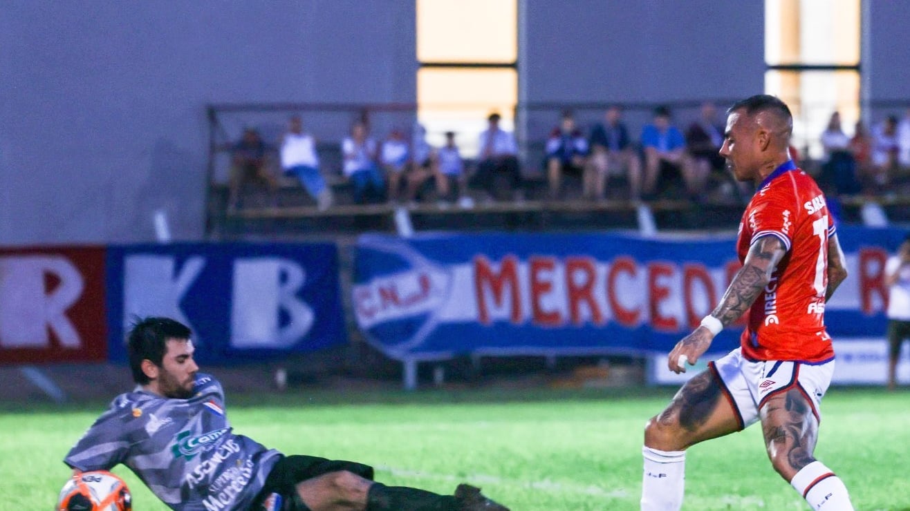 El vicepresidente del club uruguayo fue quien confirmó este lunes la convocatoria de Vargas a la selección chilena.