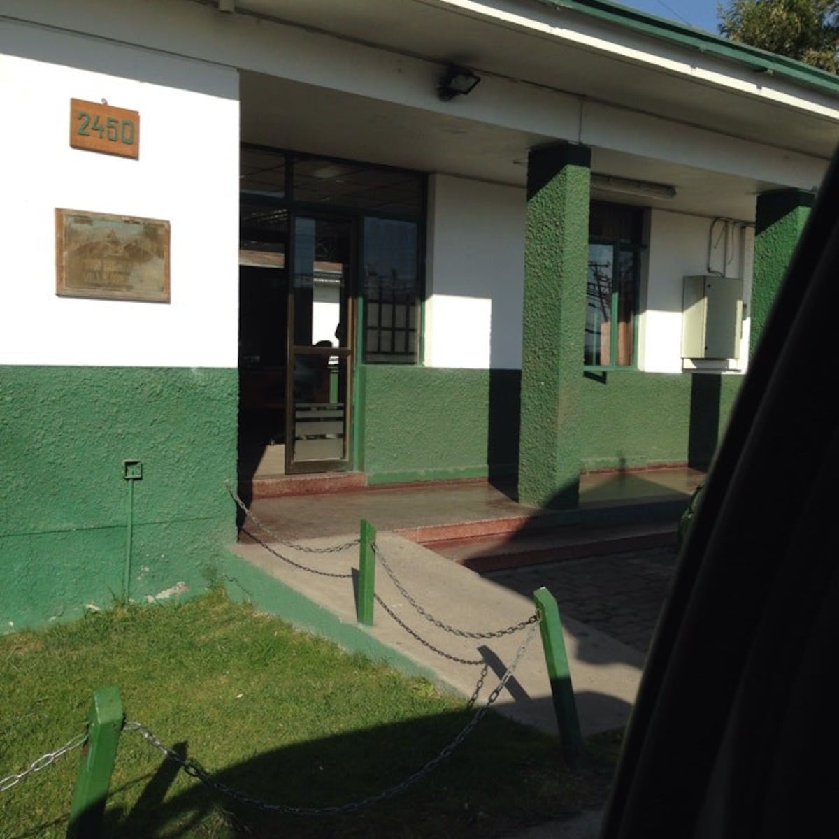 Tres carabineros heridos por explosión en subcomisaría de Independencia Tres carabineros heridos por explosión en subcomisaría de Independencia