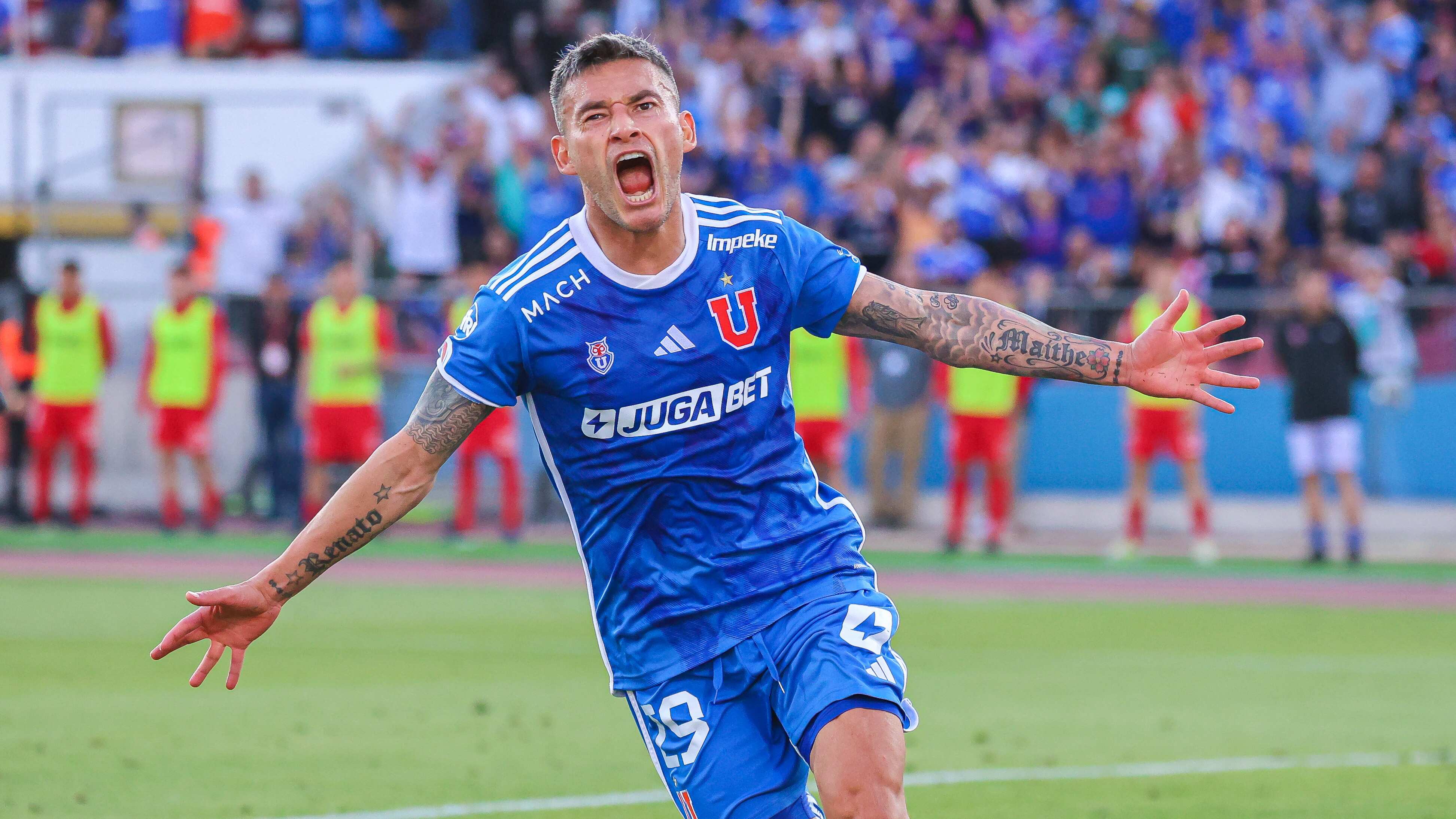 Charles Aranguiz marca el uno a cero, durante el partido, vlido por la final de Copa Chile, entre Universidad de Chile y ublense, disputado en el Estadio Nacional.
FOTO: SEBASTIAN ORIA/AGENCIA UNO