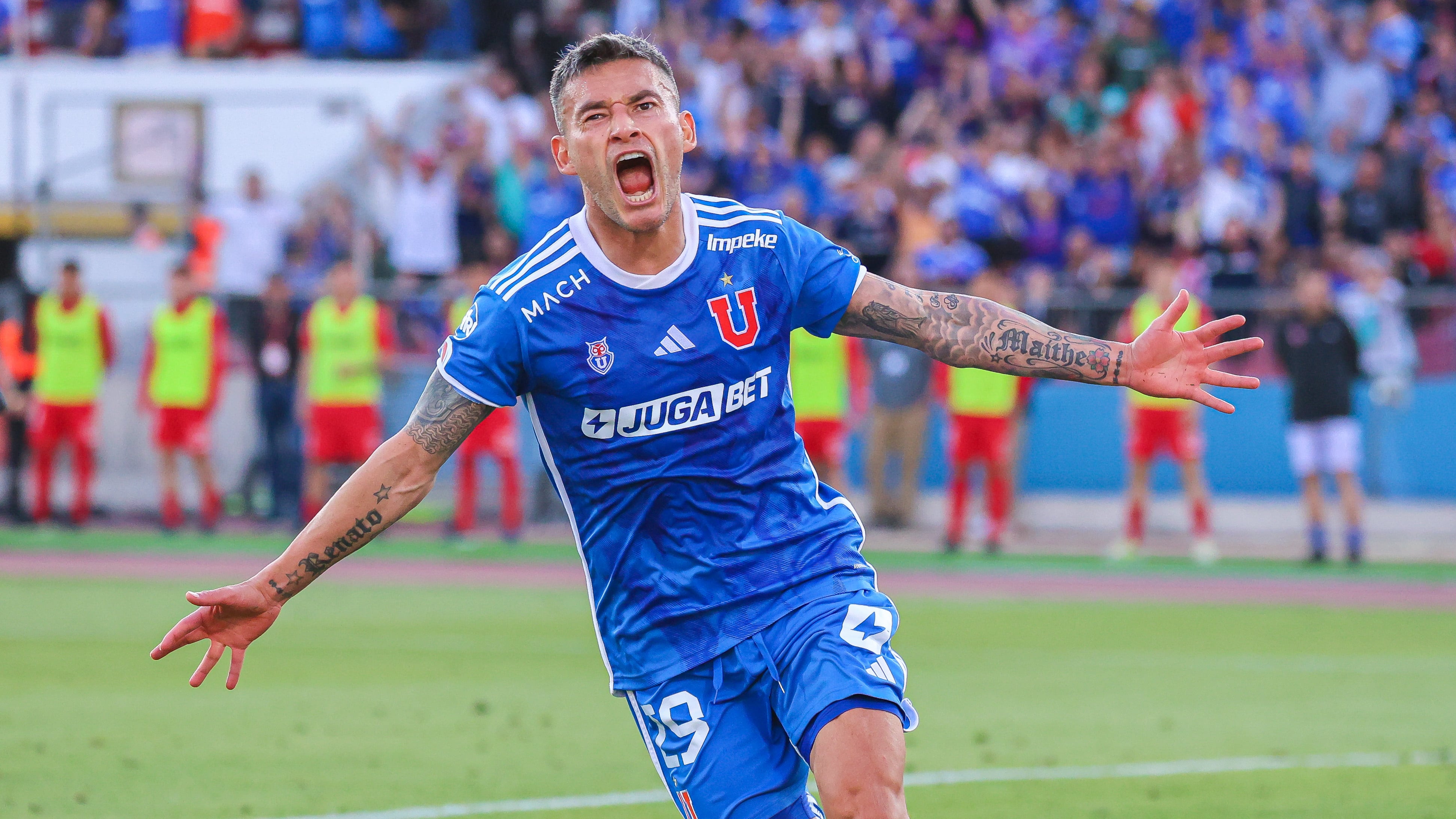 Charles Aranguiz marca el uno a cero, durante el partido, vlido por la final de Copa Chile, entre Universidad de Chile y ublense, disputado en el Estadio Nacional.
FOTO: SEBASTIAN ORIA/AGENCIA UNO