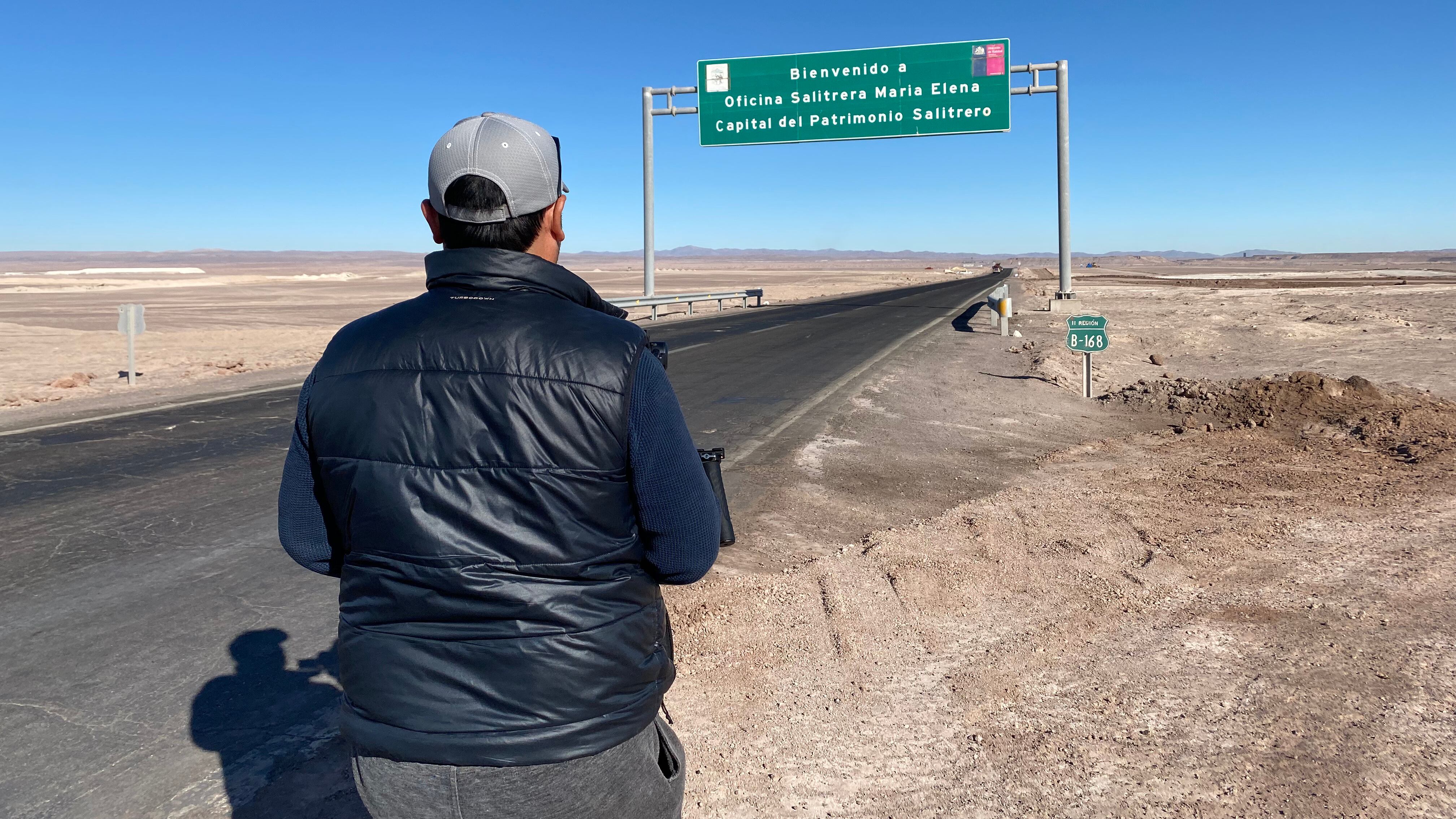 María Elena y sus alrededores tienen remembranzas que hablan de sacrificio y de un de inusitado esplendor producto de la riqueza salitrera. Historias y anécdotas que muy bien conocen y que quieren contar Víctor Loyola, Brayhan Milla, Abigail Ferreira, Christian Morales, Carla Araya, Songel Aracena y Gustavo Araya.