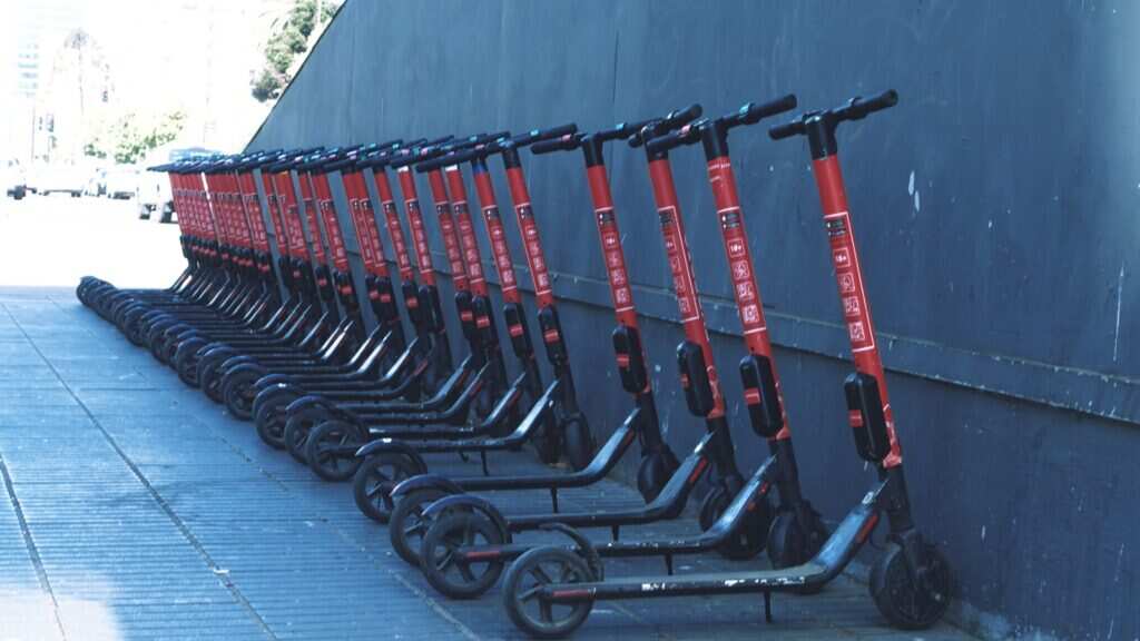 “Era toda una mafia”: Empresa de scooters cierra sus operaciones tras el robo del 80% de su flota en Viña del Mar
