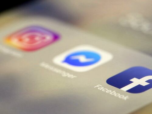 ¿Qué hacer con los perfiles de redes sociales tras un fallecimiento? Guía sobre testamentos digitales