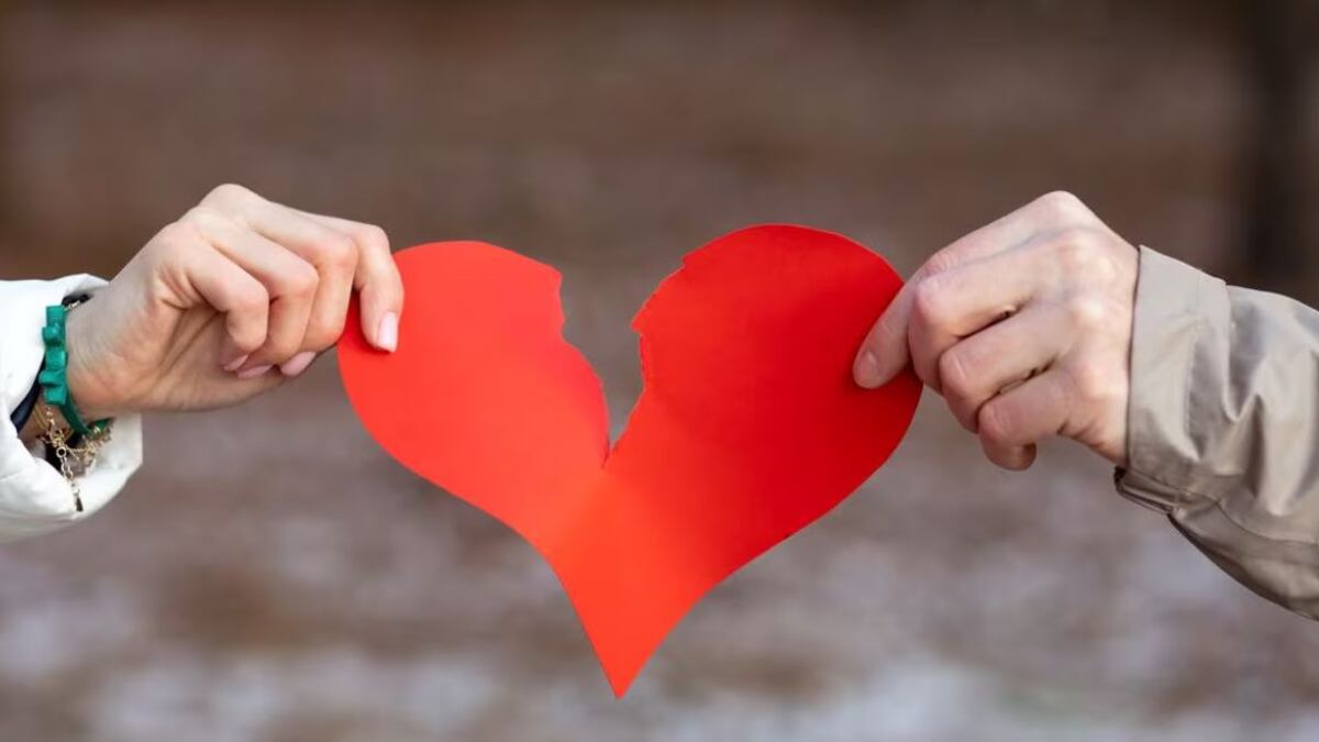 Los 3 signos del zodiaco a los que les van a romper el corazón en abril