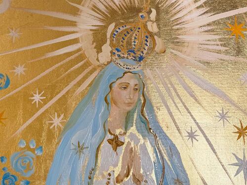 Crea una serie de arte que literalmente brilla como el oro