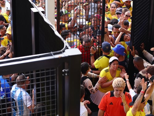 “Un desastre”: incidentes en las afueras del estadio obligaron a retrasar la final de la Copa América entre Argentina y Colombia en Miami