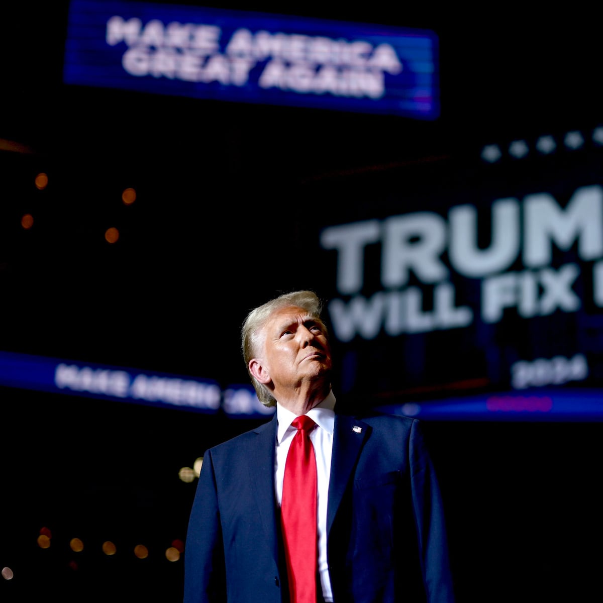 Trump se autoproclama Presidente de EE.UU. en discurso triunfal Trump se autoproclama Presidente de EE.UU. en discurso triunfal