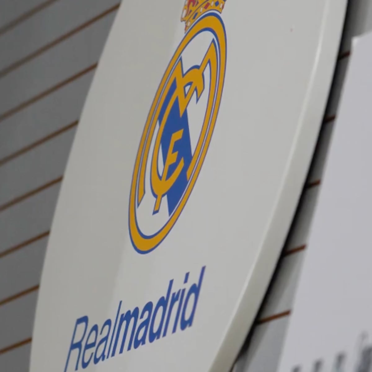 Real Madrid multado por saludo nazi de hincha en Champions Real Madrid multado por saludo nazi de hincha en Champions