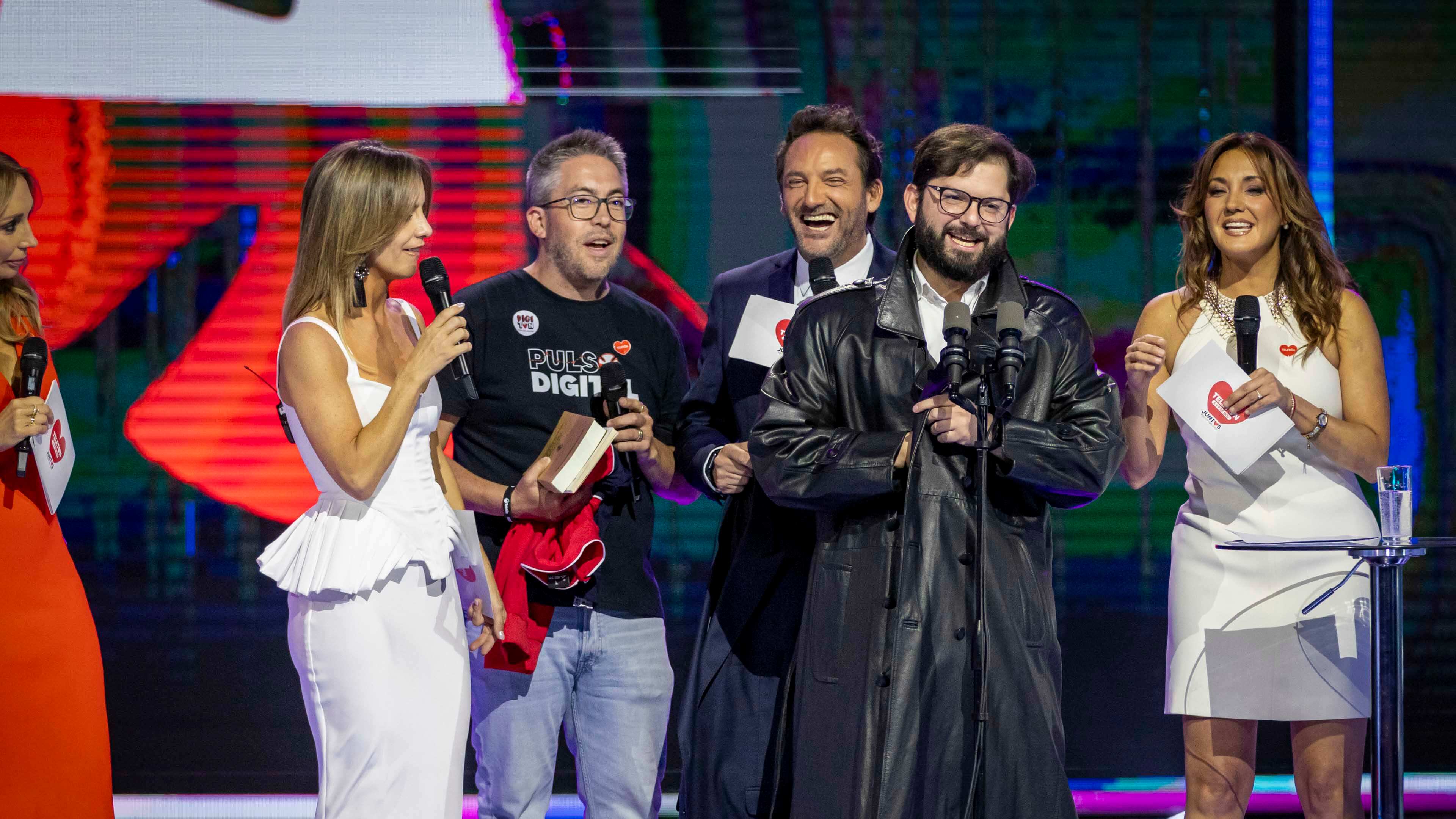 Así fue la participación del Presidente Boric en Teletón 2024: ofertó por icónica chaqueta de Emmanuel