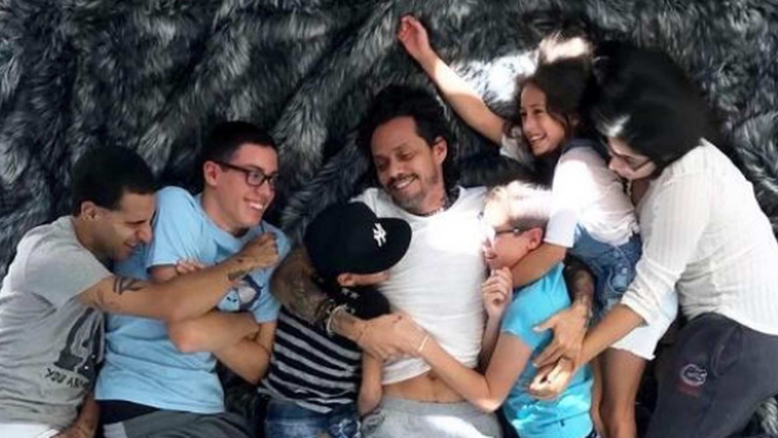 Ryan Muñiz es el menor de los hijos del cantante y Dayanara Torres.