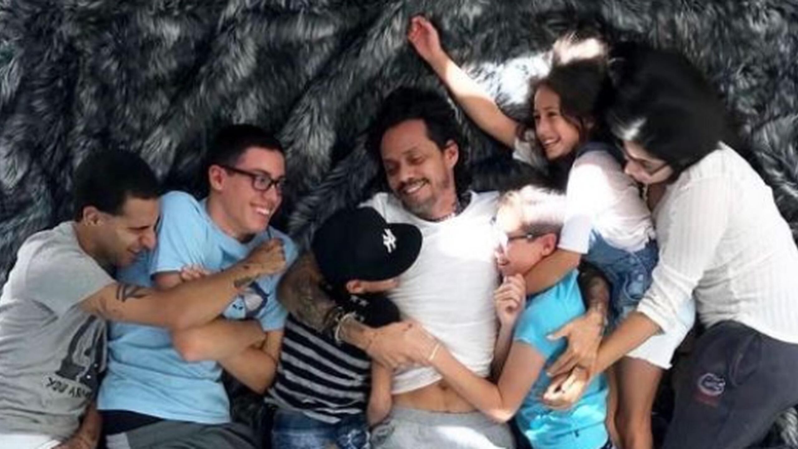 Ryan Muñiz es el menor de los hijos del cantante y Dayanara Torres.