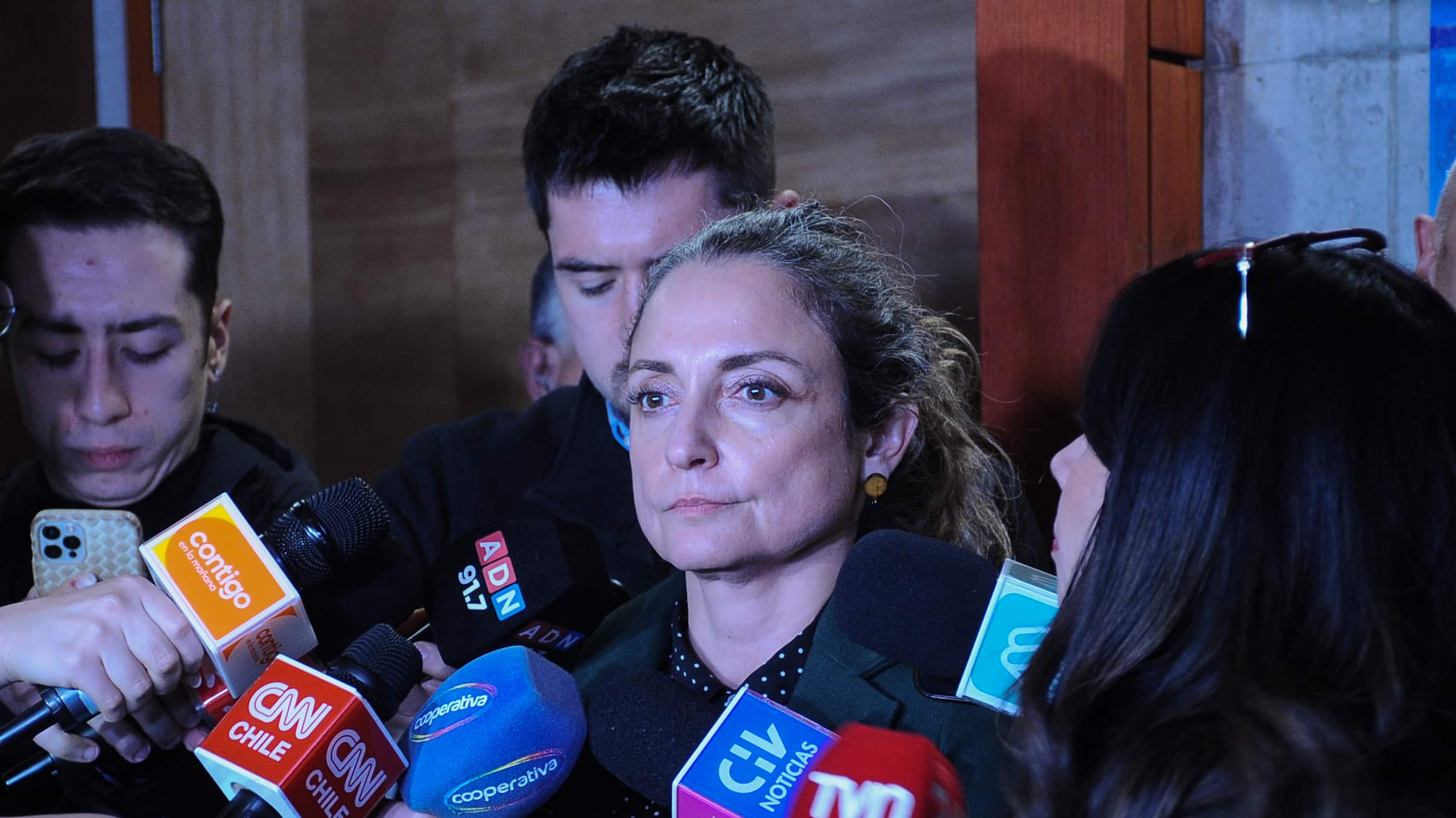 Audiencia de carácter reservado de segundo detenido por caso Francisco Albornoz | 05 DE JUNIO DEL 2025 / SANTIAGO
Fiscal Rossana Folli, da declaraciones a la prensa después de salida de audiencia.
En el Octavo Juzgado de Garantía de Santiago se realizó la audiencia de carácter reservado del segundo detenido por la muerte de Francisco Albornoz, en el marco de la investigación por la desaparición y hallazgo del cuerpo del joven farmacéutico en San Fernando.
FOTO: VICTOR HUENANTE / AGENCIAUNO