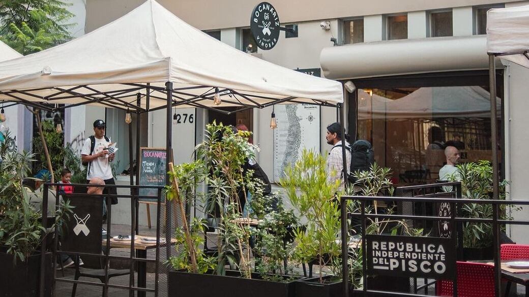La Inspección del Trabajo multó con 10 UTM al restaurante ubicado en el sector del barrio Lastarria por "distribuir las propinas entregadas por los clientes a los trabajadores que cumplen funciones de garzones y runner".