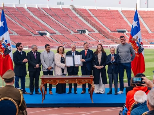 Presidente Kast promulgó reforma a las SADP y emplazó a clubes a tener estadios propios: “Que no sea más un meme”