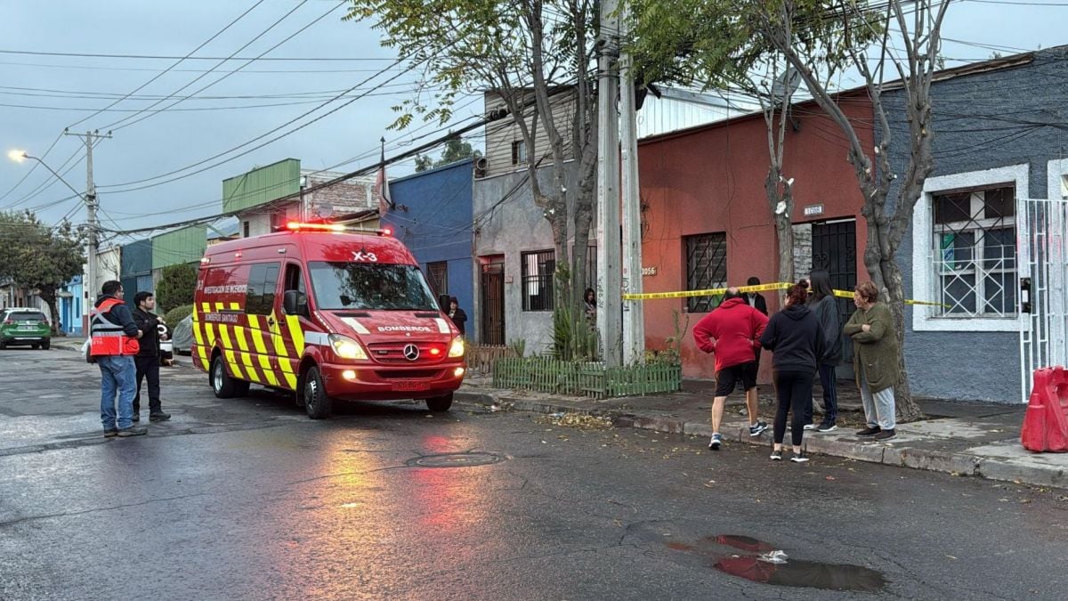 Adulto mayor muere en incendio en Recoleta: hija está detenida por presunta intencionalidad
