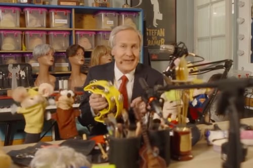 Stefan Kramer sorprendió con imitación al candidato presidencial José Antonio Kast: realizó su propia versión de “Tiny Desk”