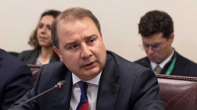 Frank Sauerbaum se refirió a la promesa de expulsar a 300 mil migrantes