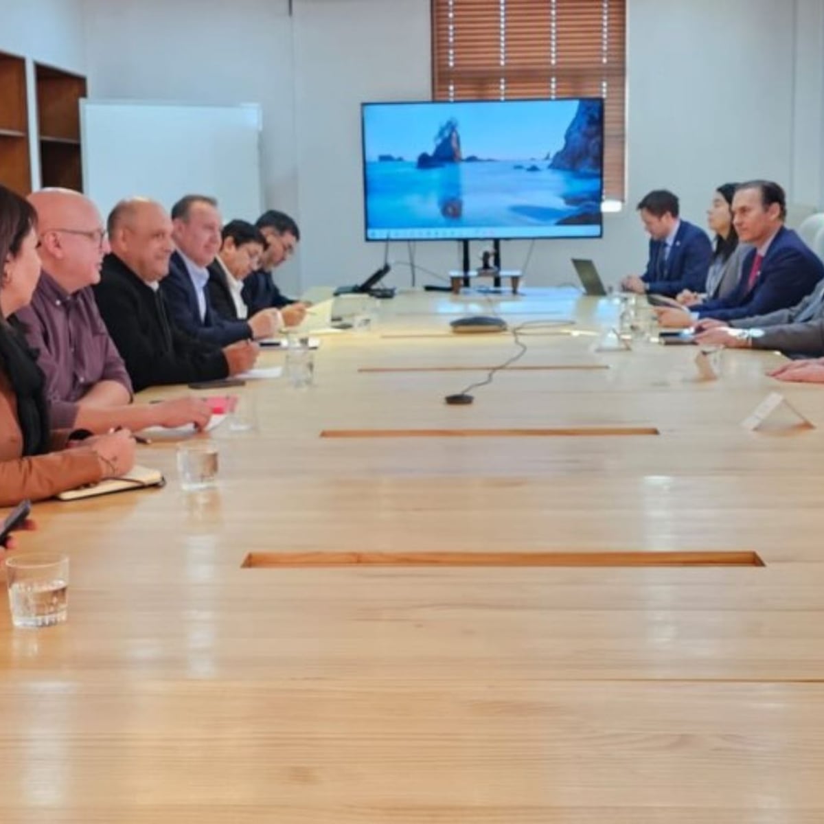 CUT rechaza oferta de Hacienda sobre sueldo mínimo en Chile CUT rechaza oferta de Hacienda sobre sueldo mínimo en Chile