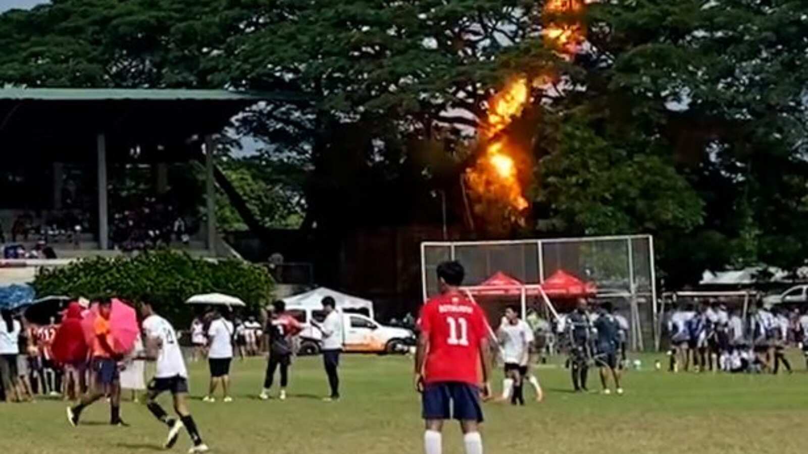 Árbitro fue impactado por un rayo en medio de un partido de fútbol
