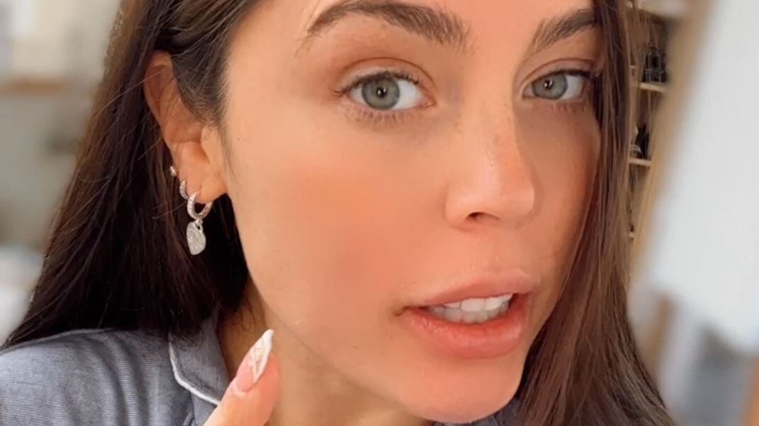 Daniela Aránguiz mostró los resultados del tratamiento estético que le realizó este fin de semana a la madre de su esposo, Jorge Valdivia.