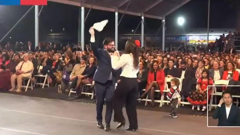 Pie de cueca del Presidente Gabriel Boric y Paula Carrasco