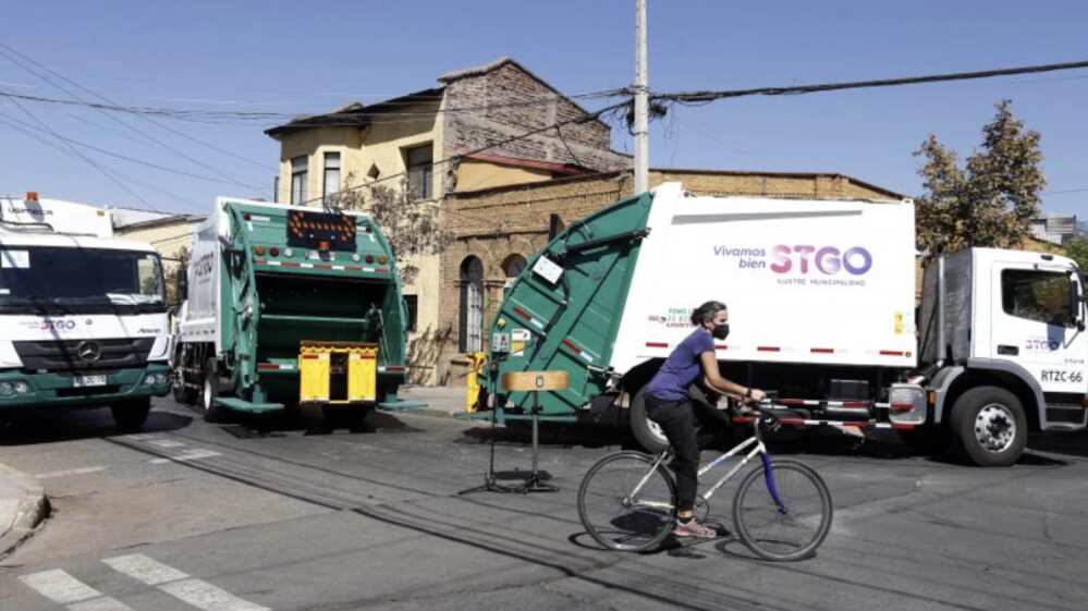 Camiones relectores de basura | Municipalidad de Santiago