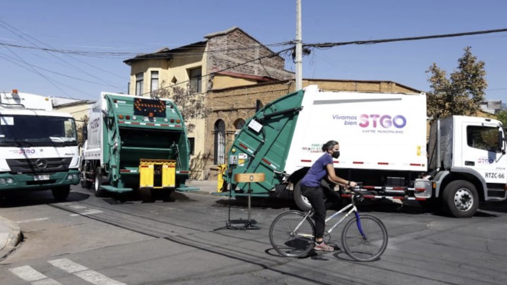Camiones relectores de basura | Municipalidad de Santiago