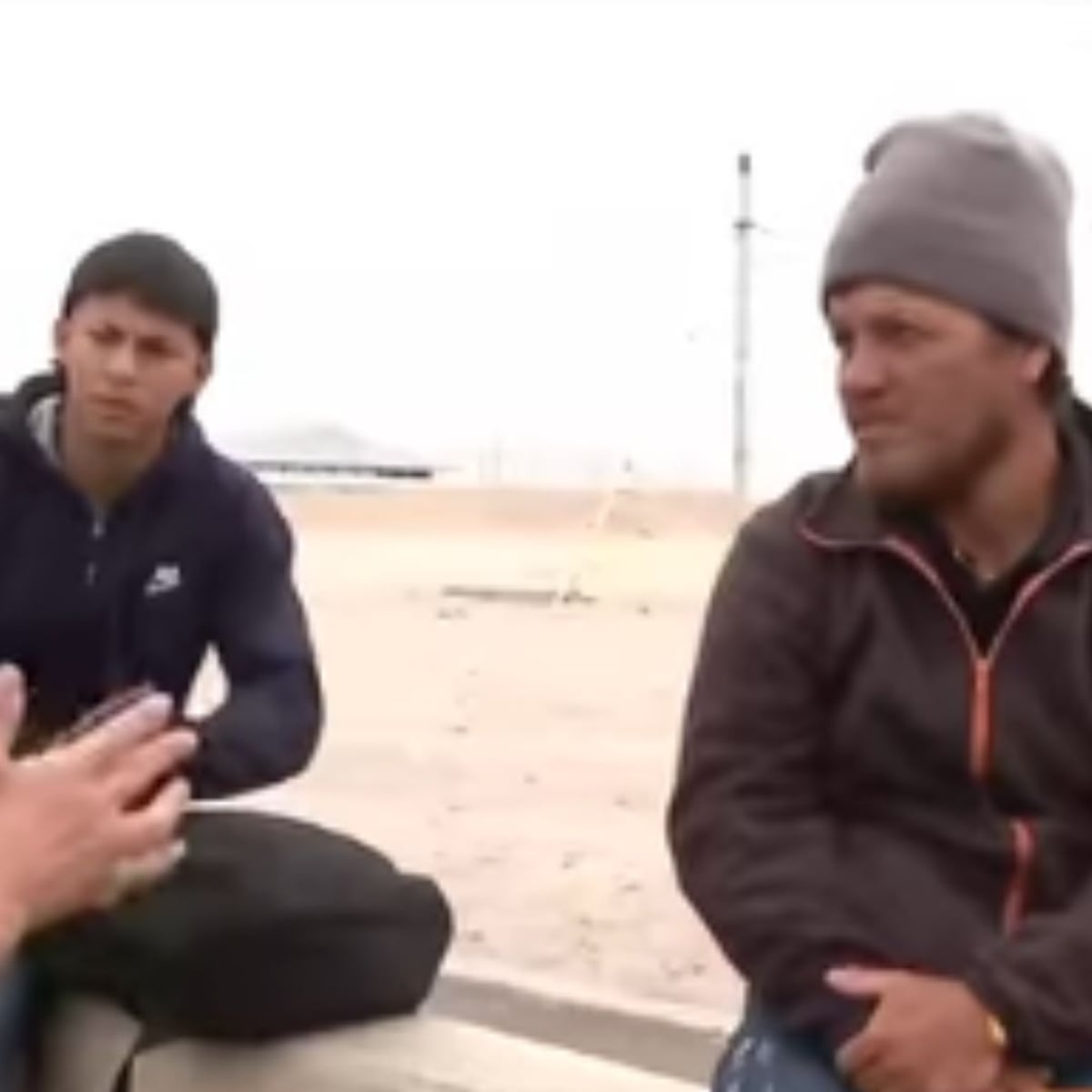 Rafael Cavada genera controversia al entrevistar a migrantes en frontera norte Rafael Cavada genera controversia al entrevistar a migrantes en frontera norte