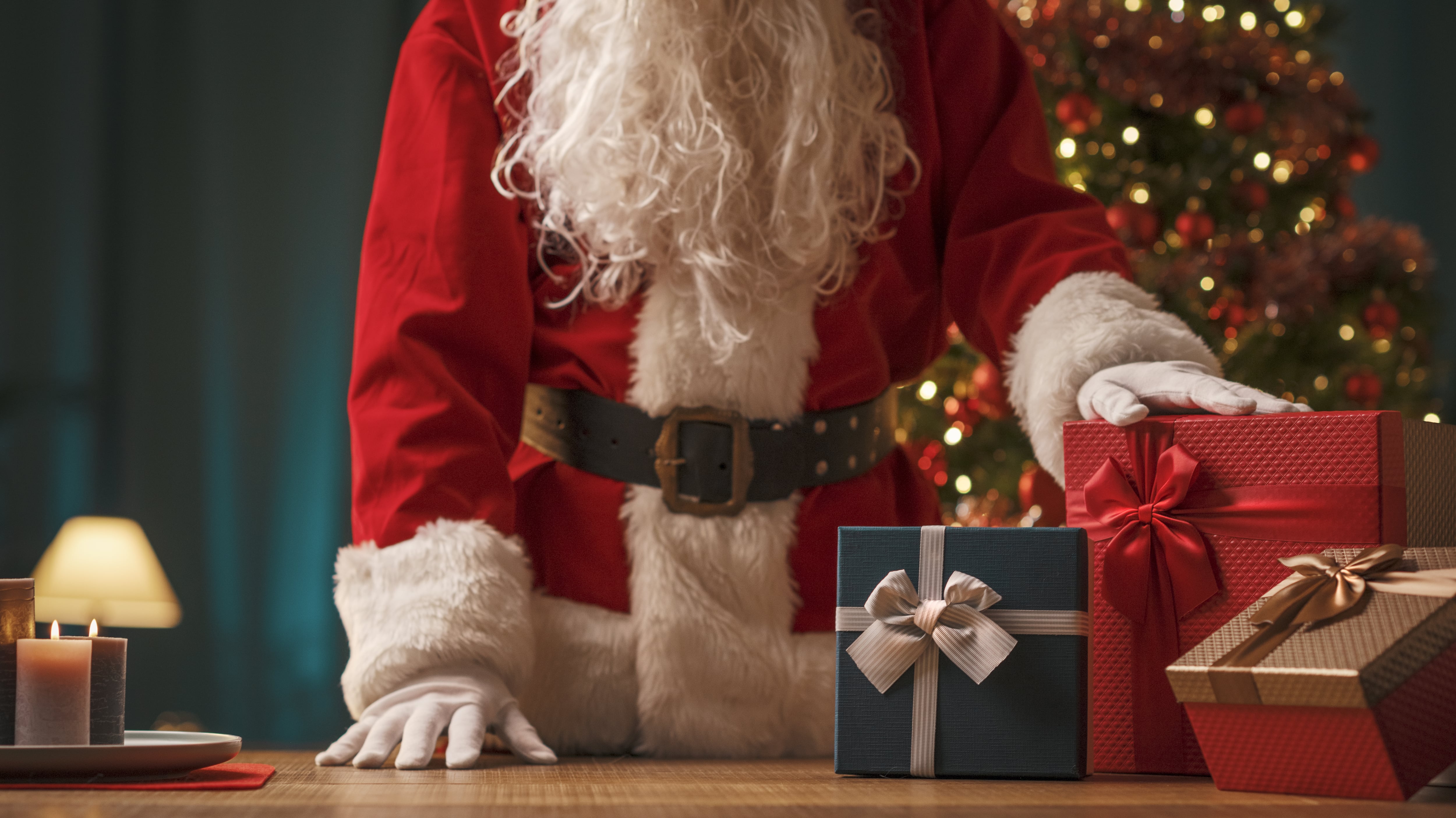 Imagen de Santa y los regalos en Navidad