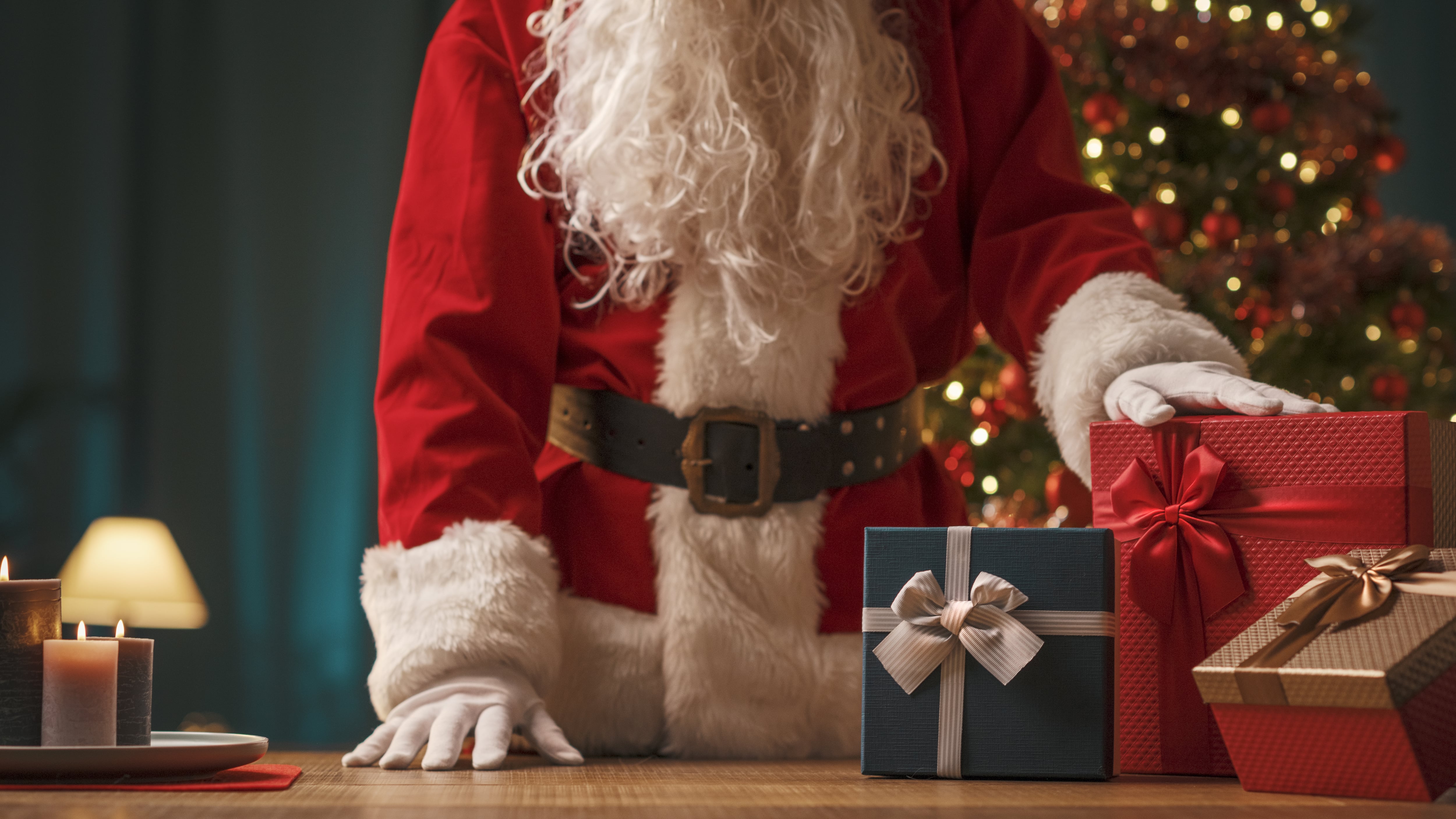 Imagen de Santa y los regalos en Navidad