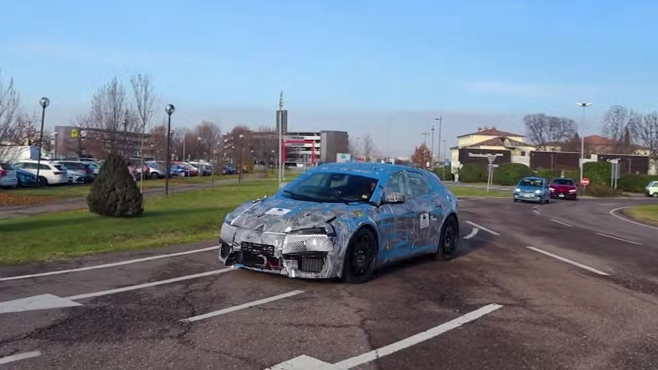 Ferrari Elettrica camuflado durante pruebas