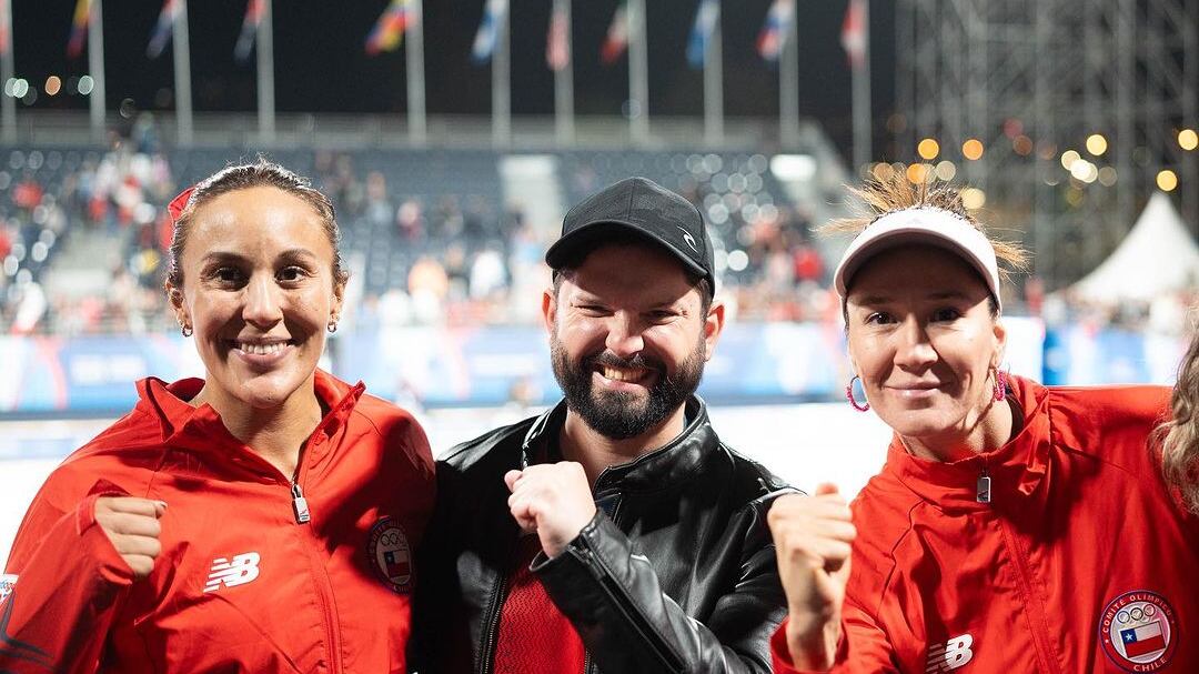 Gabriel Boric junto a Francisca Rivas y Chris Vorpahl