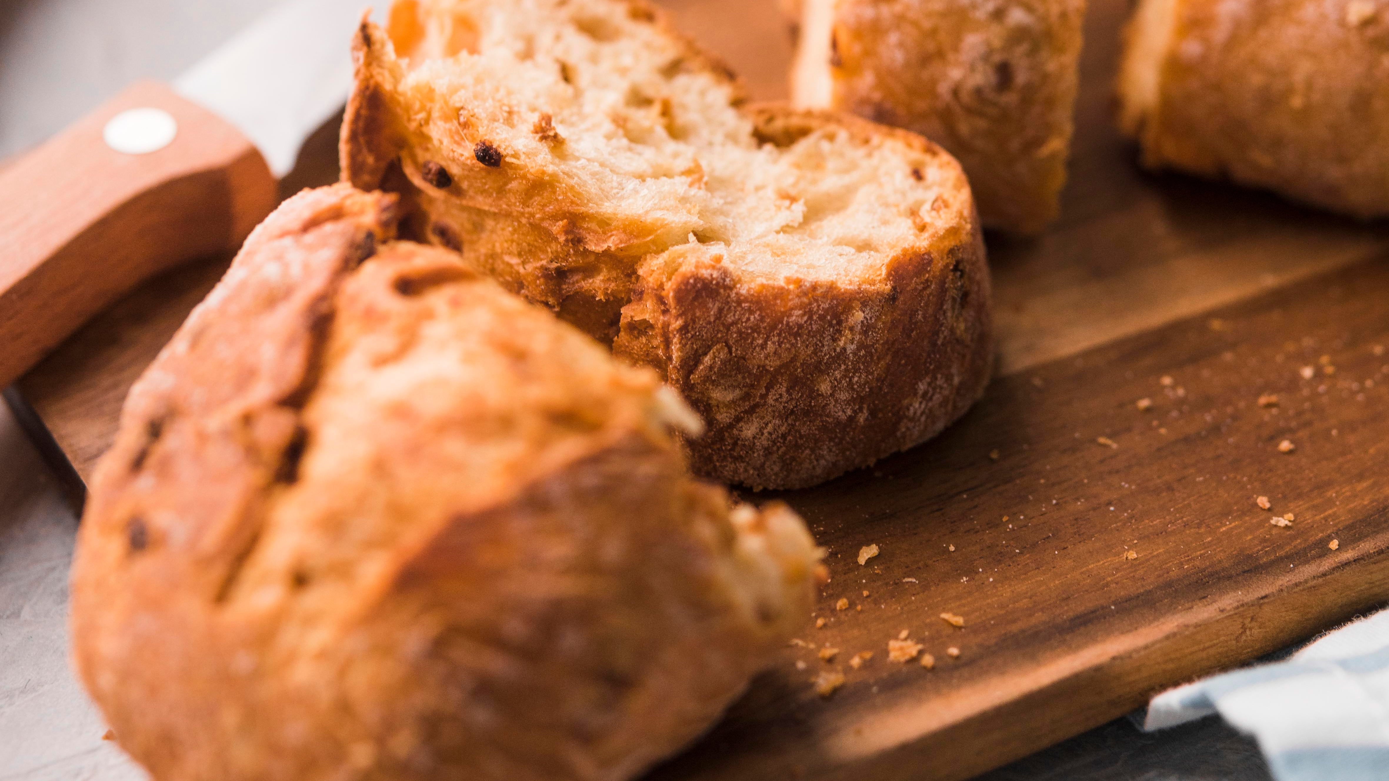 Un estudio científico ha revelado que los alimentos ricos en carbohidratos —como el pan, el arroz y la harina— podrían provocar aumento de peso de forma inesperada. Foto: Freepik.