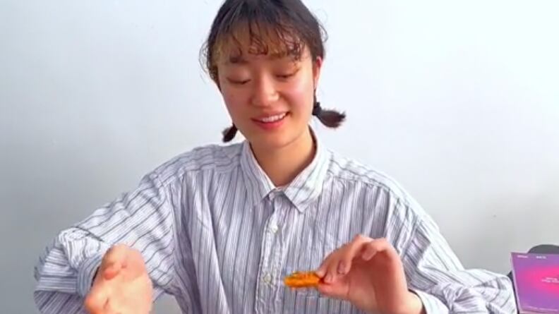 Japonesas comen sopaipillas