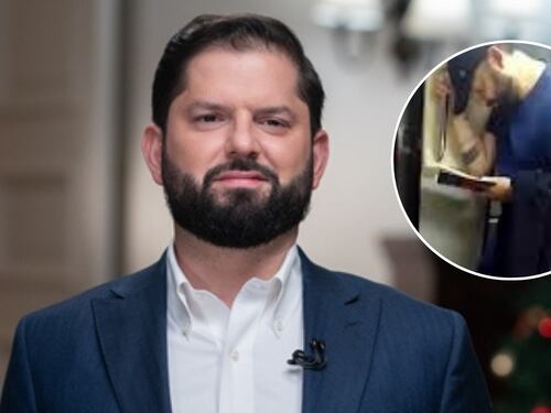 “Como cualquier ciudadano”: Captan a Boric viajando en Metro a días de dejar La Moneda