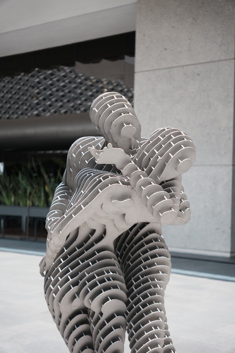 El escultor mexicano Pablo Fierro, una de las voces emergentes más prometedoras del arte contemporáneo, inauguró en días recientes la exposición “Escultura Actual en San Lázaro”, en el Palacio Legislativo que alberga la Cámara de Diputados de México. Foto: Cortesía.