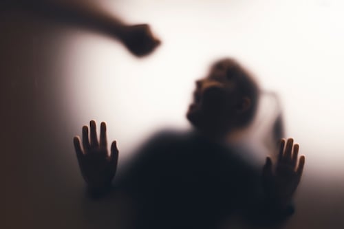 Proyecto busca multar a apoderados de menores que hacen bullying con hasta 50 UTM