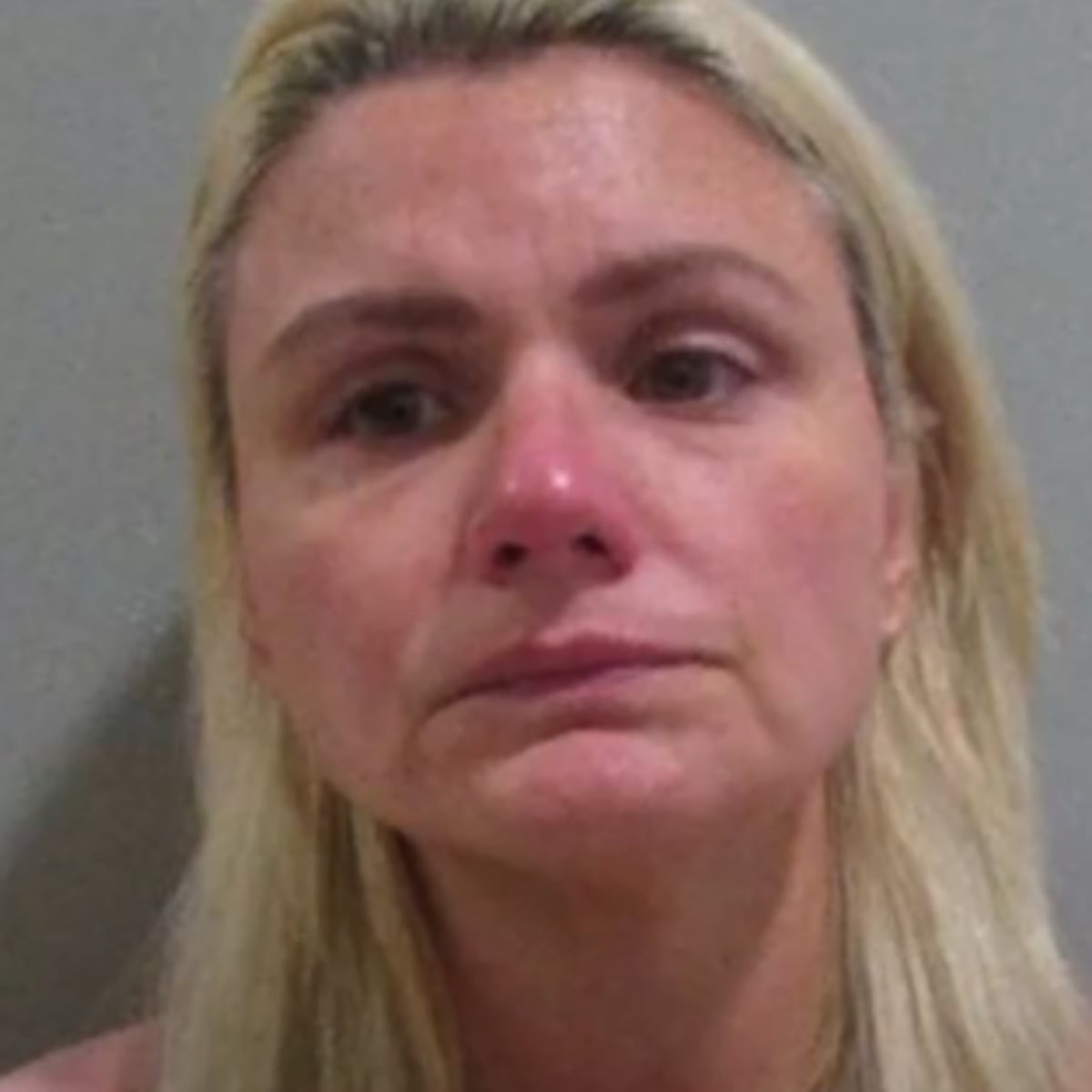 Mujer condenada a 26 años de prisión por relaciones con compañera de colegio de su hija Mujer condenada a 26 años de prisión por relaciones con compañera de colegio de su hija