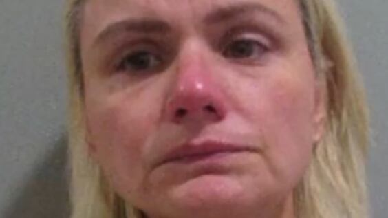 Mujer mantuvo relaciones íntimas con la compañera del colegio de su hija: Esta es su condena - Fuente: Foto de la web