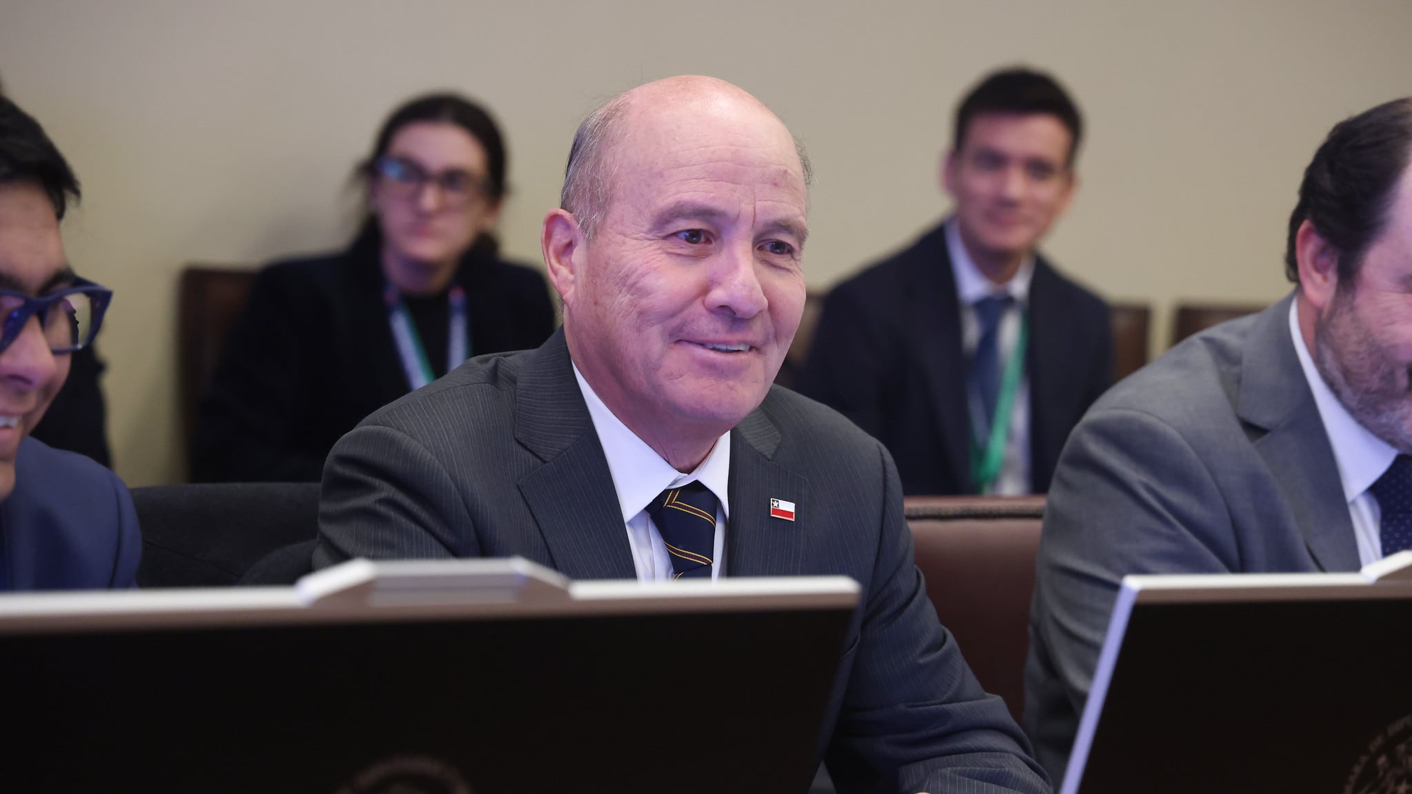 El ministro de Hacienda, Jorge Quiroz, busca el apoyo de los parlamentarios del PDG