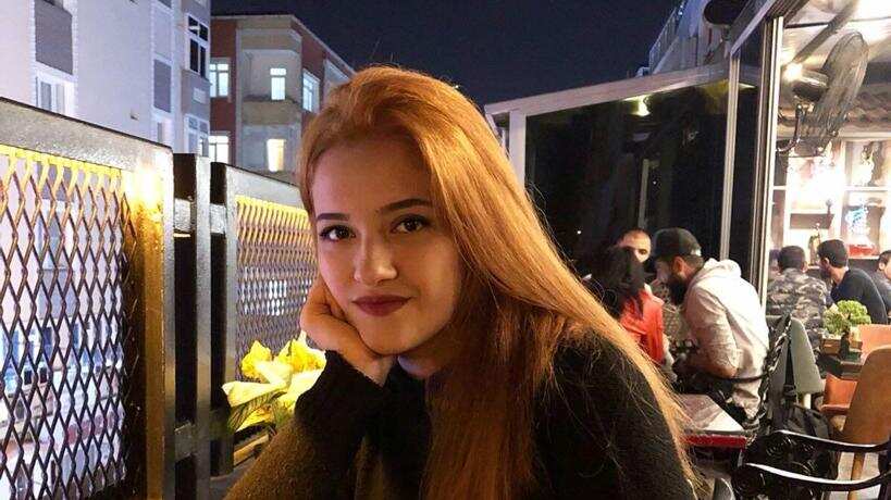 El hombre atacó a Ebru Erdem y luego huyó del lugar.