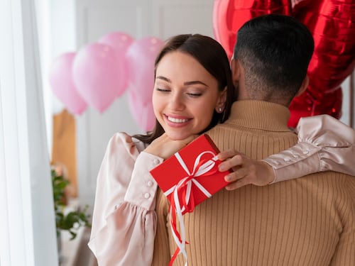 ¿No te ama? Qué significa que un hombre no te regale nada en fechas especiales o días casuales