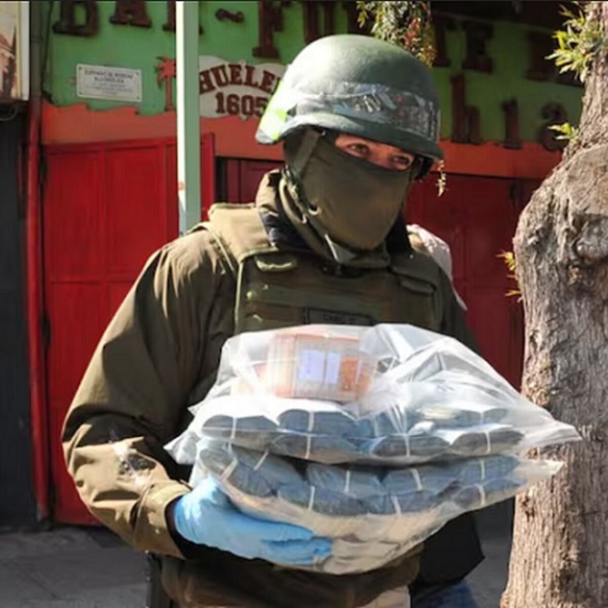 Cinco policías detenidos por presunta participación en robo millonario Cinco policías detenidos por presunta participación en robo millonario