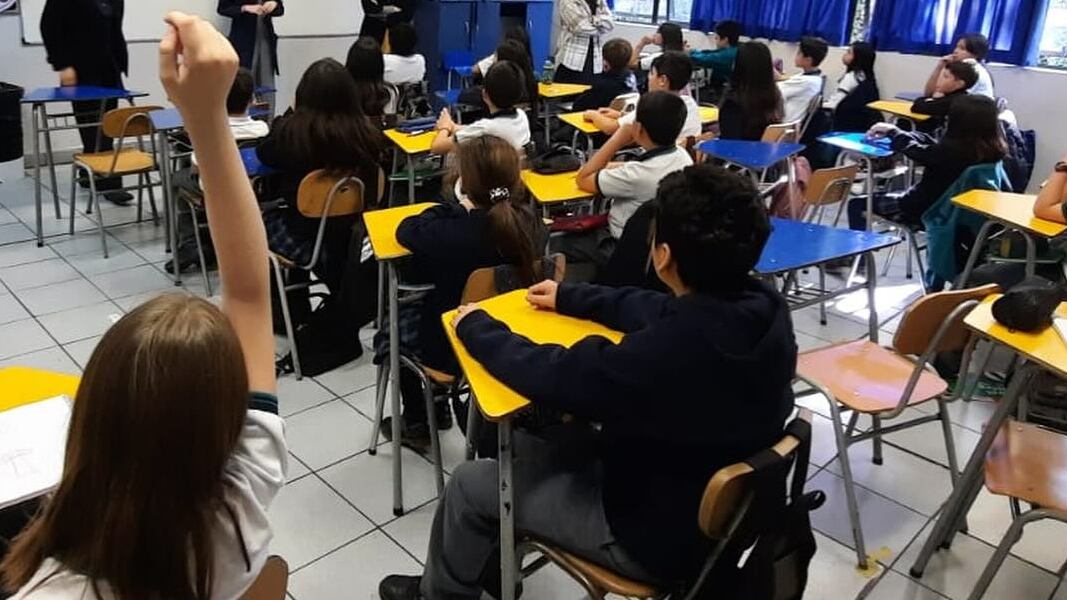 Imagen referencial de escolares en una sala de clase.